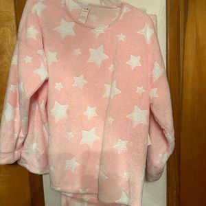 3X fuzzy pink pajama set with stars.